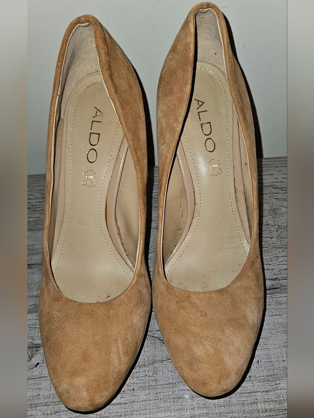 💥2/$15💥Aldo Tan Suede Round-Toe Pumps